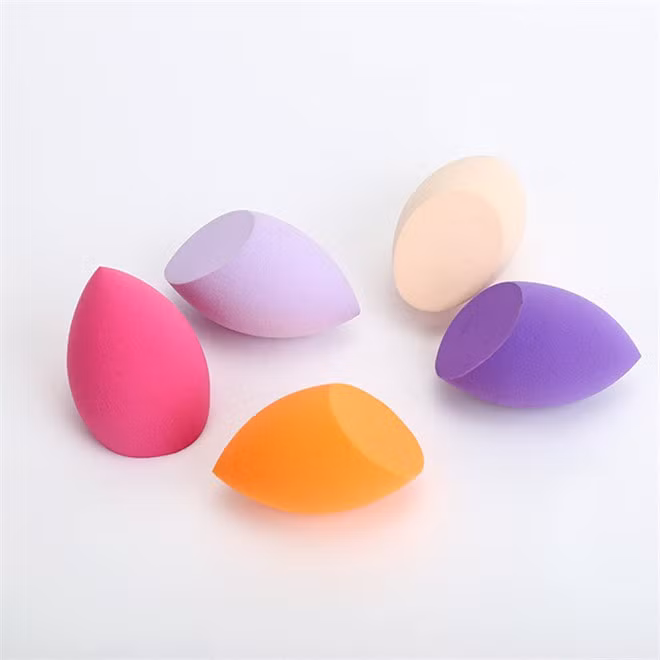 Các miếng bọt biển trang điểm có tác dụng làm đều phấn trên da, tuy nhiên nhiều sản phẩm chứa latex, silicon rất có hại. Ảnh: AliExpress. 7 điều các cô gái tuyệt đối phải nhớ trước khi trang điểm