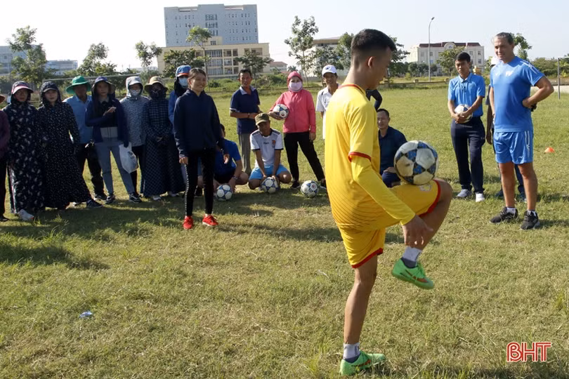PVF tập huấn nghiệp vụ HLV bóng đá cho hơn 450 giáo viên Hà Tĩnh