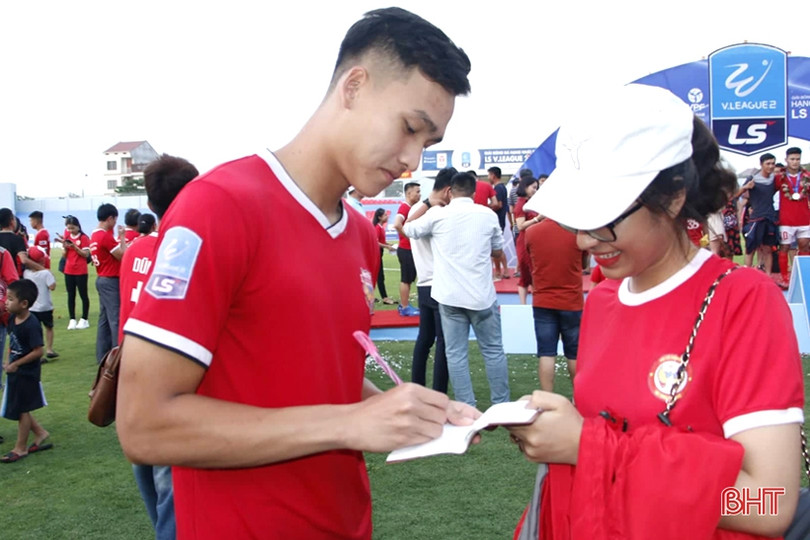 Hồng Lĩnh Hà Tĩnh đăng quang chức vô địch Giải hạng nhất quốc gia 2019