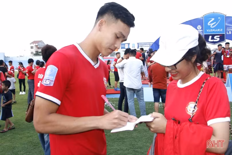 Hồng Lĩnh Hà Tĩnh đăng quang chức vô địch Giải hạng nhất quốc gia 2019