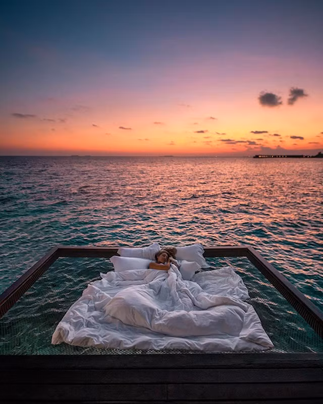 Dưới là đại dương, trên là trăng sao - đây có thể là nơi ngủ đẹp nhất thế giới