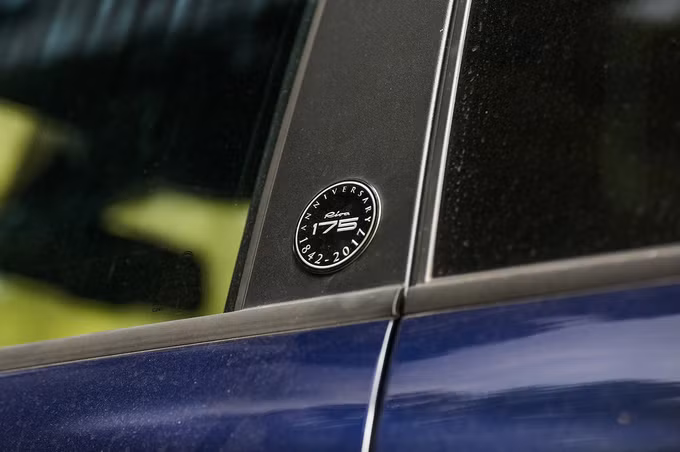 “Mui trần tí hon” Fiat 500 giá gần 3 tỷ tại Việt Nam