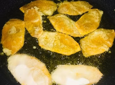 10 phút làm bánh bí đỏ chiên giòn khiến bé ăn hết cả đĩa