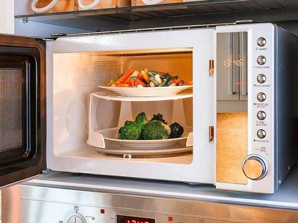 Không muốn “chết oan” thì đừng cho những thực phẩm này vào lò vi sóng ảnh 1 Không muốn “chết oan” thì đừng cho những thực phẩm này vào lò vi sóng