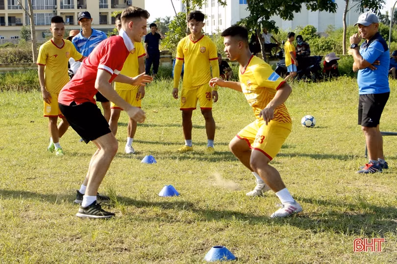 PVF tập huấn nghiệp vụ HLV bóng đá cho hơn 450 giáo viên Hà Tĩnh