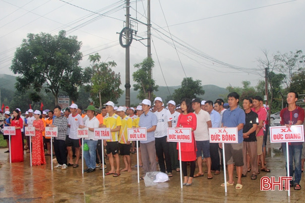 Gần 150 tay chèo ở Vũ Quang đua tài trên sông Ngàn Trươi
