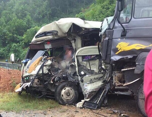 Xe khách 30 chỗ đấu đầu xe tải