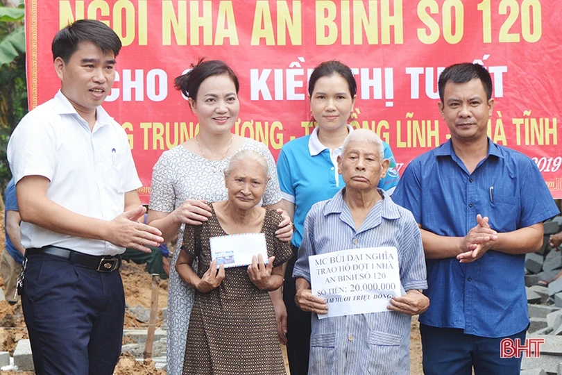 Bạn đọc Báo Hà Tĩnh hỗ trợ xây “Nhà nhân ái” cho anh trai gần 75 tuổi nuôi em gái tật nguyền