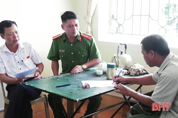 Mang lợn đực gần 3 tạ đi phối giống, qua vùng dịch Đức Thọ bị bắt, tiêu hủy