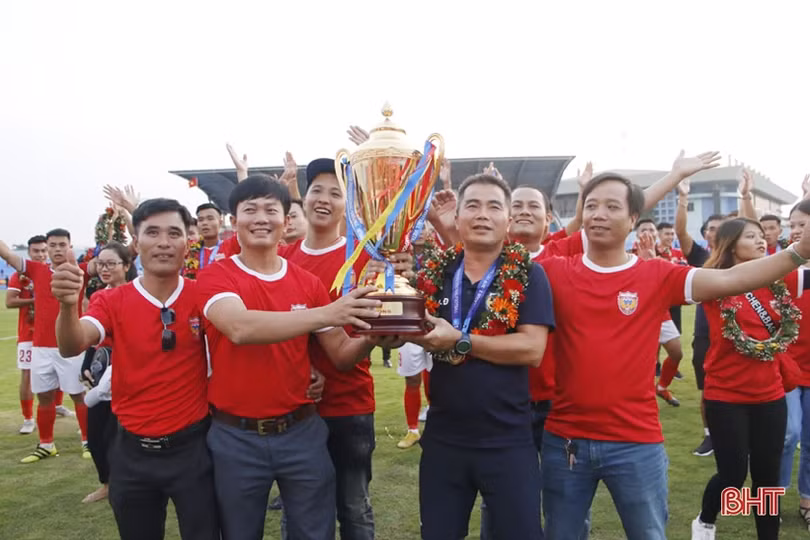 Hồng Lĩnh Hà Tĩnh đăng quang chức vô địch Giải hạng nhất quốc gia 2019