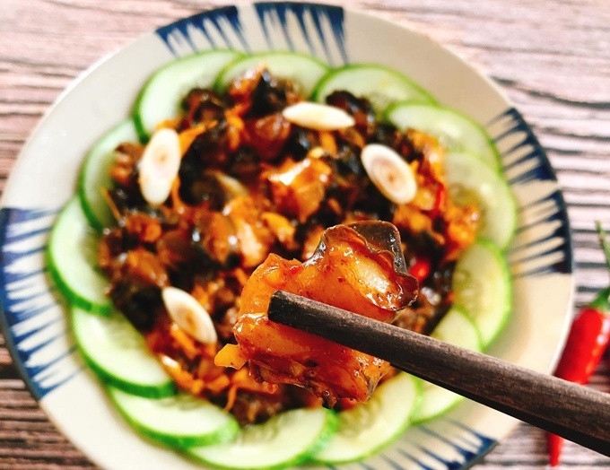 Trời mưa làm ốc bươu xào cari sả ớt cay giòn sần sật