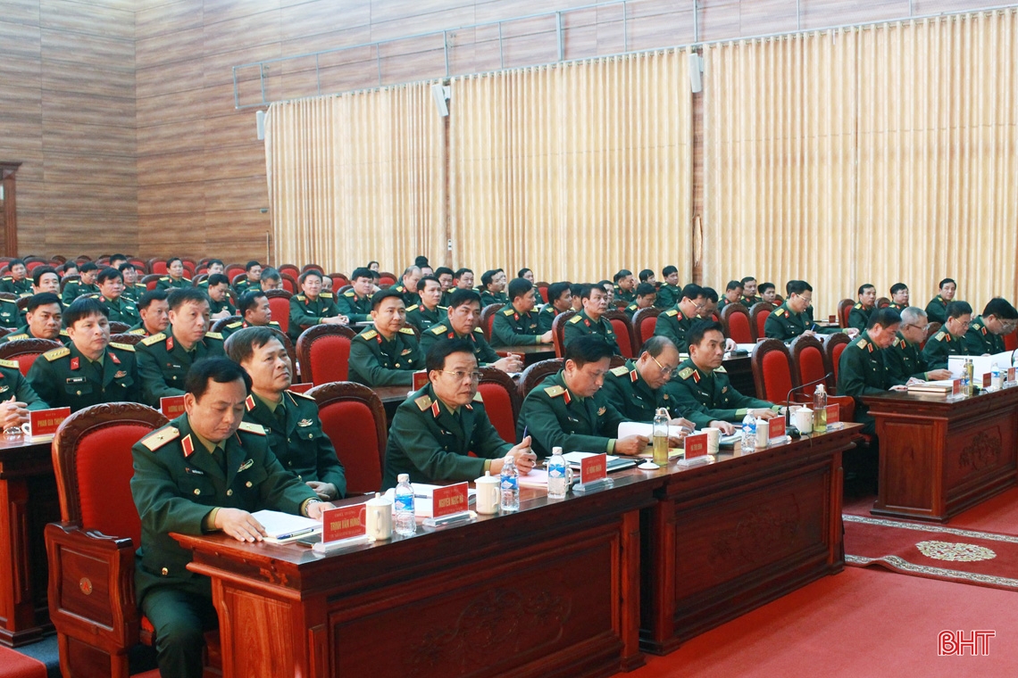 Bàn giao chức vụ Tư lệnh Quân khu 4