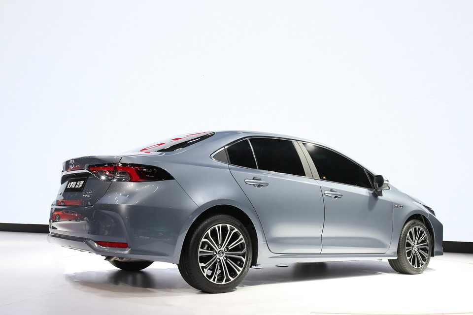 Toyota Corolla sedan 2020 ra mắt - trẻ trung, góc cạnh hơn