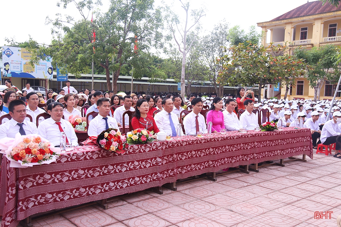 Các trường học ở Hà Tĩnh khai giảng năm học 2023 - 2024
