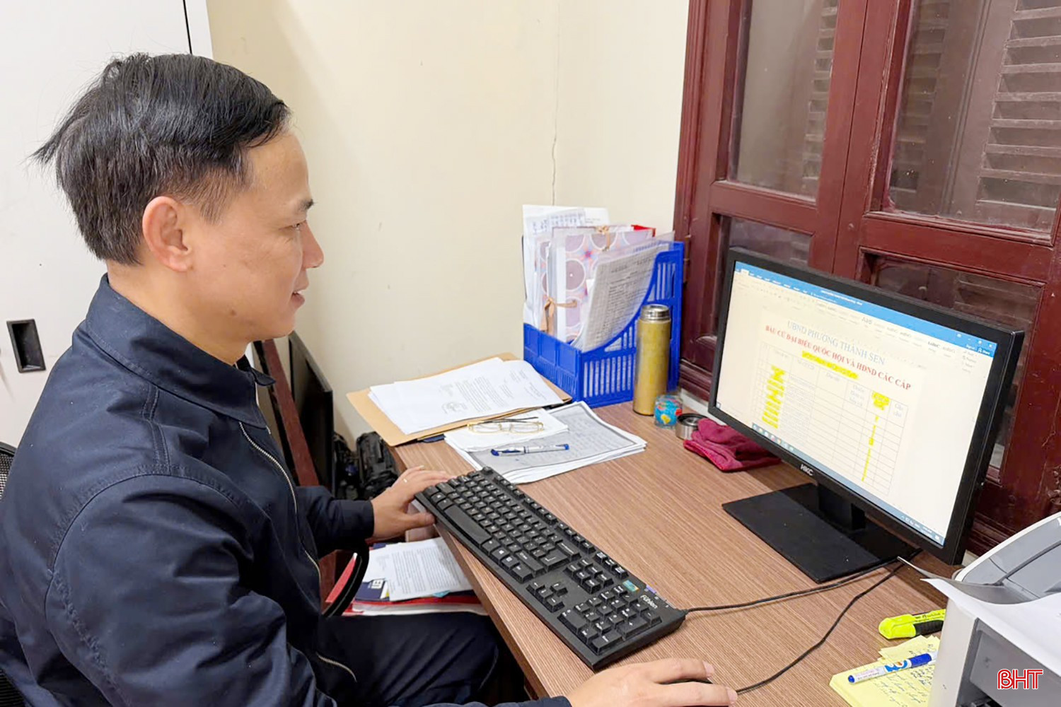 Phường Thành Sen xây dựng các biểu mẫu bầu cử điện tử kết hợp bản giấy, lập bảng theo dõi theo thời gian thực (Dashboard) để báo cáo nhanh tiến độ.