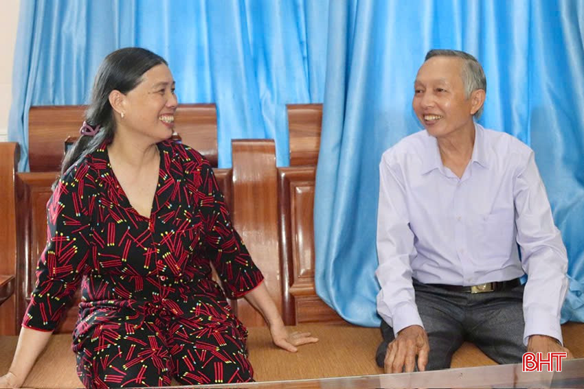 Người dân TP Hà Tĩnh hào hứng bàn thảo về sửa đổi Hiến pháp. bqbht_br_1746e48e54dde183b8cc.jpg
