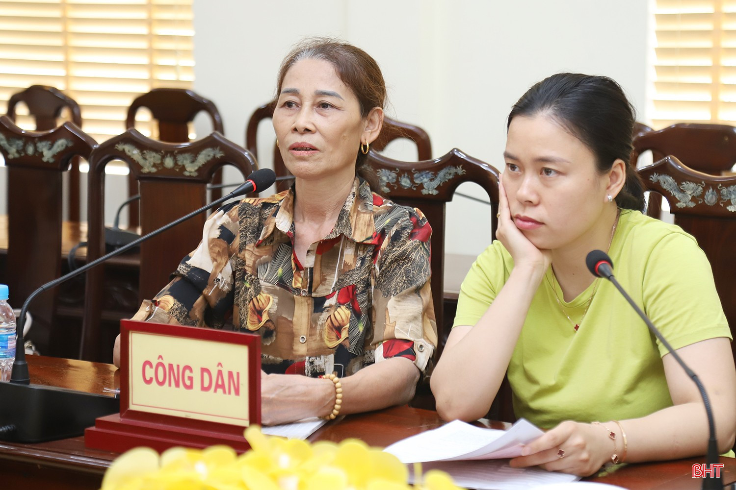 Tại phiên tiếp, các công dân đã đưa ra kiến nghị, phản ánh và được đồng chí chủ trì giao cơ quan chức năng giải quyết theo đúng thẩm quyền.