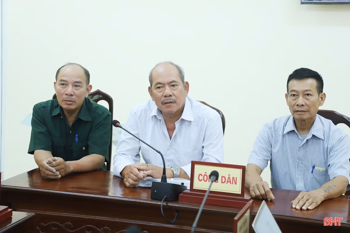 Các ông: Võ Chân Thành, Trần Văn Thôn, Lê Văn Đệ đại diện cho 14 hộ dân thôn Nam Xuân (Kỳ Tây, huyện Kỳ Anh) đề nghị bồi thường, hỗ trợ chính sách chuyển đổi nghề và hỗ trợ đời sống khi thực hiện dự án cấp nước KKT Vũng Áng.