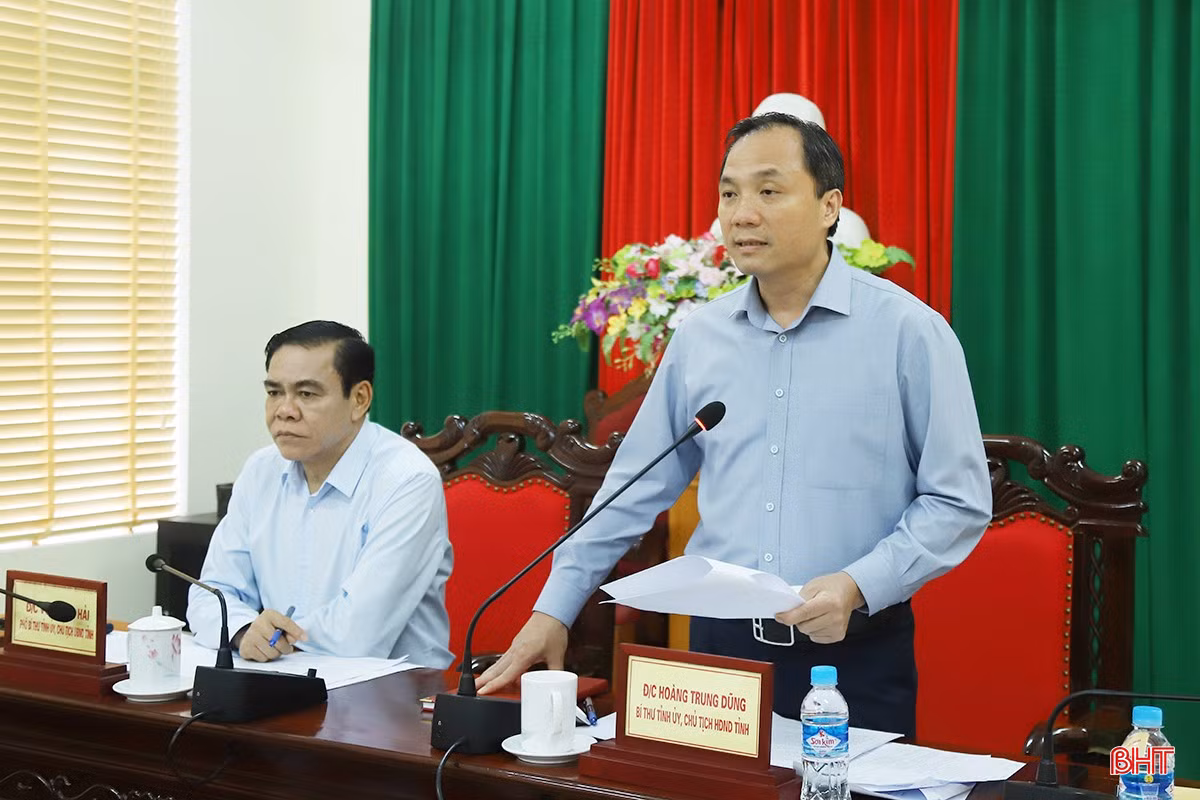 Bí thư Tỉnh uỷ Hoàng Trung Dũng phát biểu tại phiên tiếp công dân.