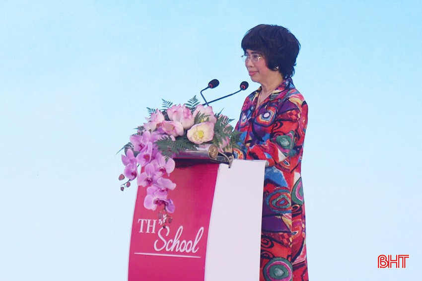 Labour Hero Thai Huong - ស្ថាបនិកសាលា TH៖ ជំនាន់សិស្សដែលធំឡើងក្រោមដំបូលសាលា TH គឺជាភស្តុតាងច្បាស់លាស់បំផុតនៃភាពជោគជ័យនៃទស្សនវិជ្ជាអប់រំផ្សេងៗគ្នា។ តាមរបៀបនោះ សាលា TH មិនមែនគ្រាន់តែជាបរិយាកាសអប់រំថ្នាក់ខ្ពស់ប៉ុណ្ណោះទេ ប៉ុន្តែបានក្លាយទៅជាផ្លូវប្រកបដោយនិរន្តរភាព៖ ការចាប់ដៃគ្នាបង្កើតជំនាន់មាសនាពេលអនាគត - ទំនុកចិត្តក្នុងការឈានទៅដល់មហាសមុទ្រជាមួយនឹង bqbht_br_7d40a325c07f74212d6e.jpg