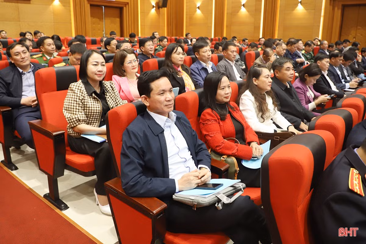 Các đại biểu tham dự hội nghị.