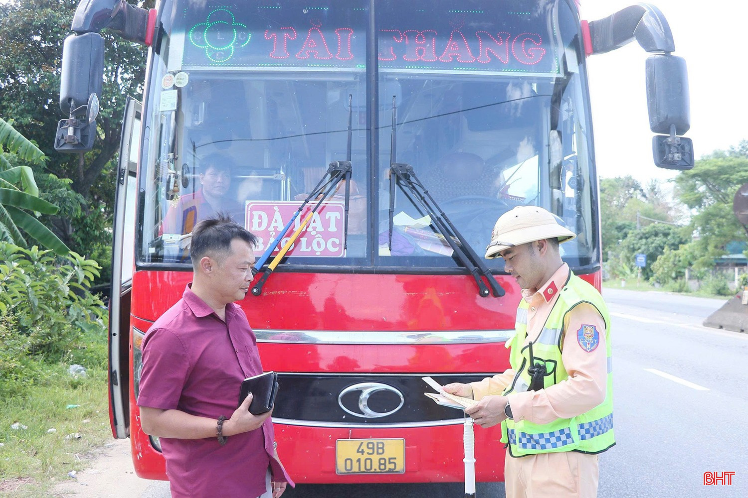 Phòng CSGT (Công an tỉnh) chủ động tổ chức nắm tình hình, tăng cường lực lượng tuần tra, kiểm tra, kiểm soát tại các tuyến giao thông. bqbht_br_121.jpg