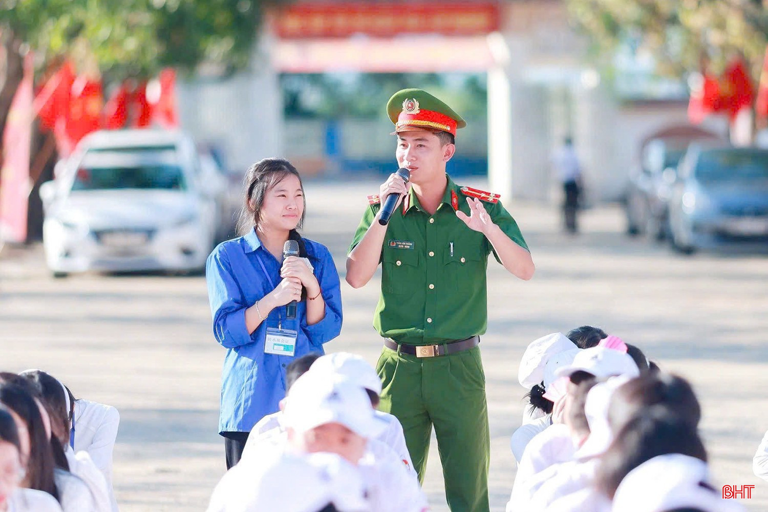 Các buổi tuyên truyền, phổ biến pháp luật về ATGT tại trường học đã nhận được sự đón nhận tích cực của các em học sinh. bqbht_br_15111.jpg