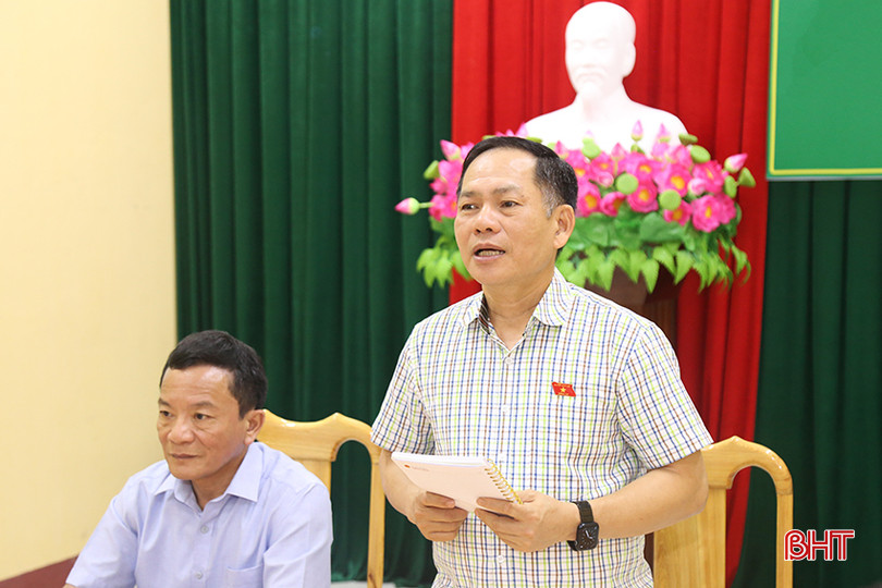 Phó trưởng đoàn chuyên trách Đoàn ĐBQH tỉnh Trần Đình Gia kết luận cuộc làm việc. giam-sat-giao-thong-3.jpg