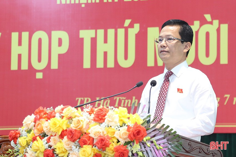Chủ tịch UBND thành phố Nguyễn Trọng Hiếu tiếp thu, làm rõ một số vấn đề tại kỳ họp. 11.jpeg