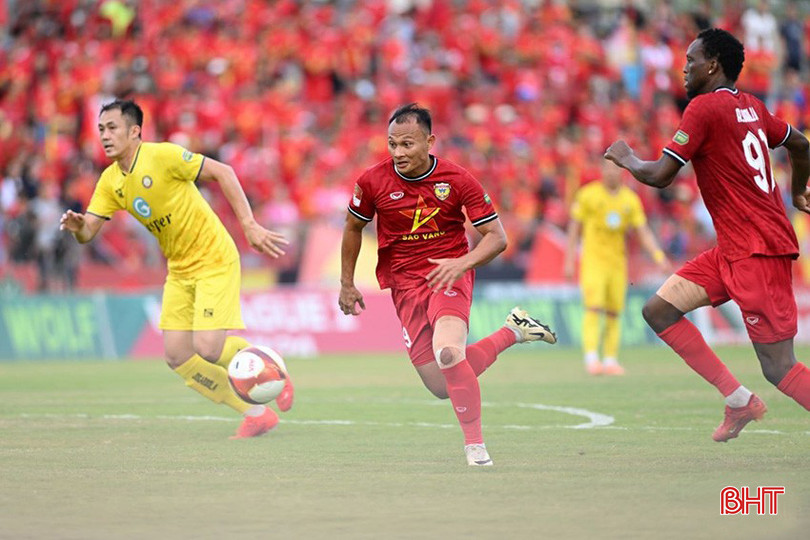 Để Thanh Hóa cầm hòa trên sân nhà, Hồng Lĩnh Hà Tĩnh phải đá play off để trụ hạng. 888.jpg