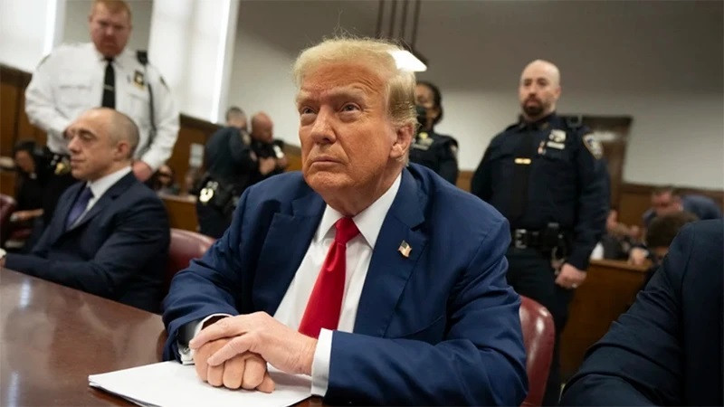 Cựu Tổng thống Mỹ Donald Trump trong phiên xét xử tại Tòa án quận Manhattan ở New York, Mỹ, ngày 6/5/2024. (Ảnh: AFP/TTXVN) 890.jpg