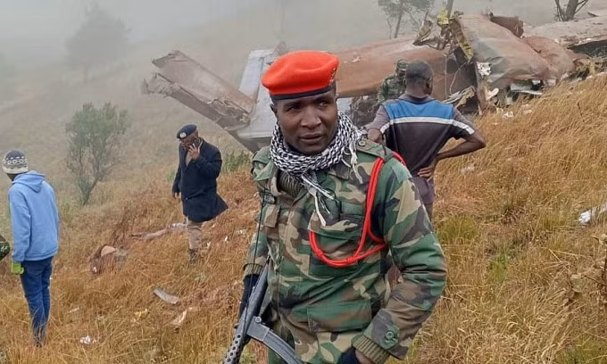 Hiện trường vụ rơi máy bay quân sự chở Phó tổng thống Malawi, vào ngày 11/6. Ảnh: Kenya Times