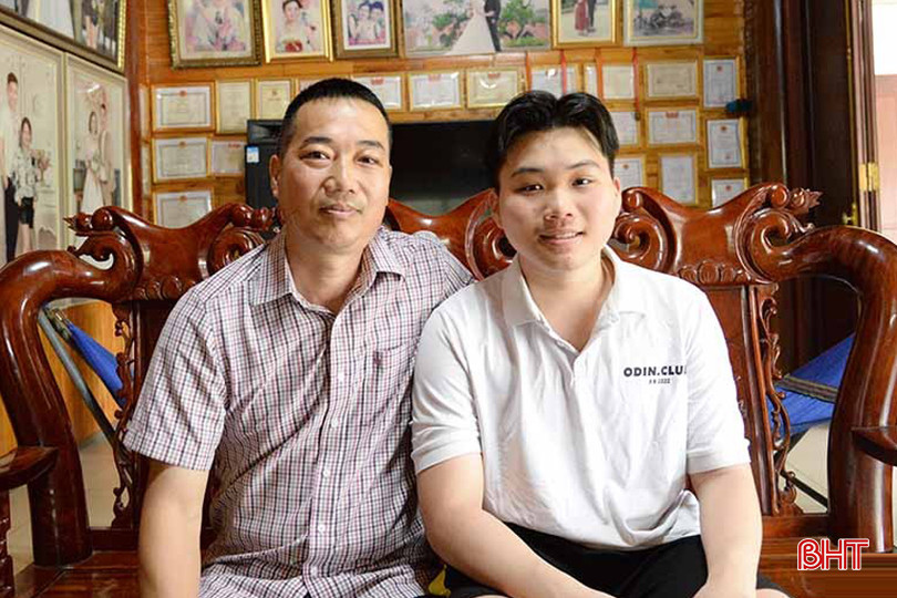 Cách giáo dục khoa học của bố mẹ chính là "chìa khóa" để Trần Tuấn Anh đạt thành tích cao trong học tập. 333.jpg