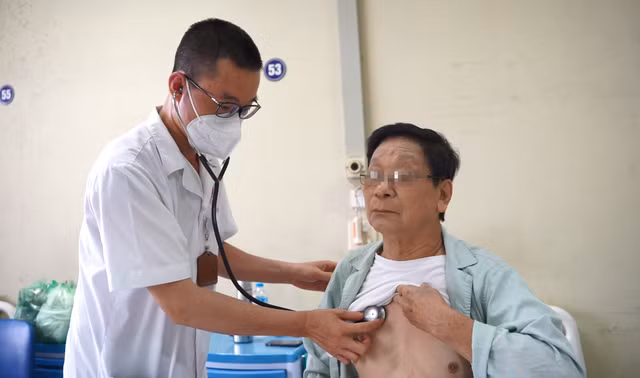 Người dân nên tiêm phòng cúm hàng năm để hạn chế nguy cơ mắc một số chủng virus cúm dễ gặp.