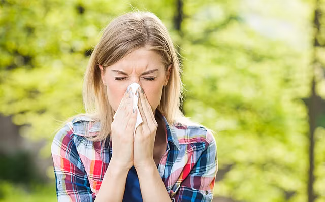 Vào mùa hè có những yếu tố khiến gia tăng bệnh đường hô hấp như sử dụng điều hòa quá nhiều, không uống đủ nước, thói quen ăn uống đồ lạnh...