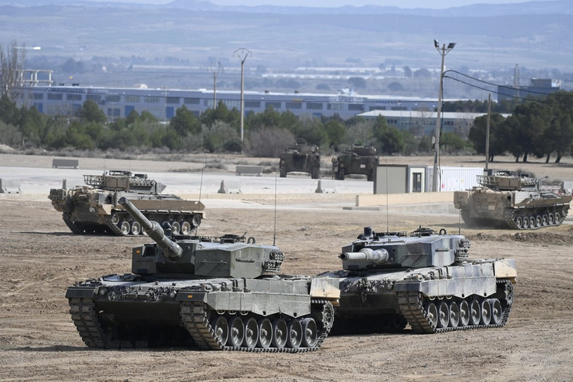 Binh sỹ Ukraine tham gia khóa huấn luyện trên xe tăng Leopard 2 tại Zaragoza, Tây Ban Nha, ngày 13/3/2023. (Nguồn: AFP/TTXVN) Binh sỹ Ukraine tham gia khóa huấn luyện trên xe tăng Leopard 2 tại Zaragoza, Tây Ban Nha, ngày 13/3/2023. (Nguồn: AFP/TTXVN)