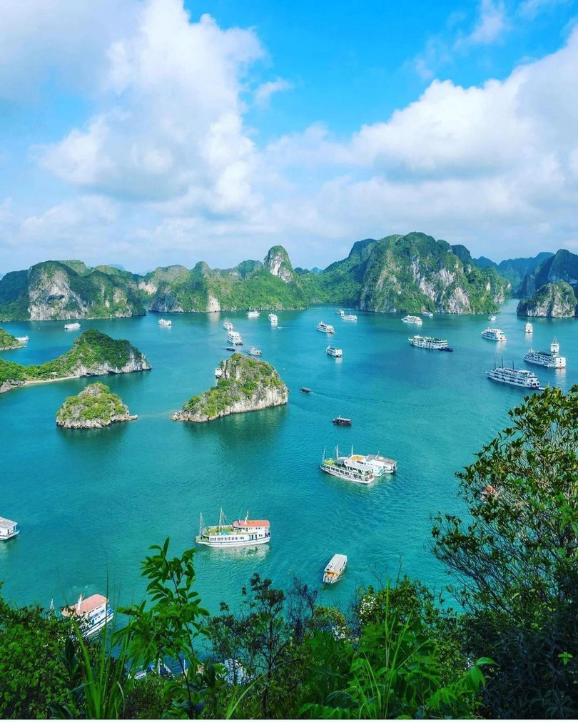 Vịnh Hạ Long. Ảnh: @vietnamtravelaway. Vịnh Hạ Long. Ảnh: @vietnamtravelaway.