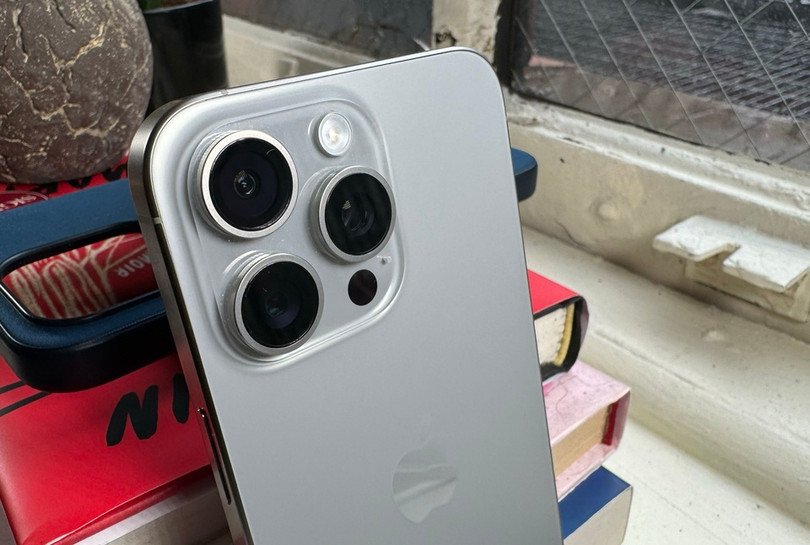 Cụm camera sau của iPhone 15 Pro Max. Ảnh: CNN.