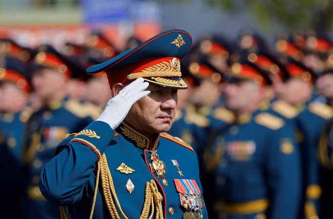 Bộ trưởng Quốc phòng Nga Sergey Shoigu trong cuộc duyệt binh Ngày Chiến thắng tại Quảng trường Đỏ hôm 9/5. Ảnh: Reuters