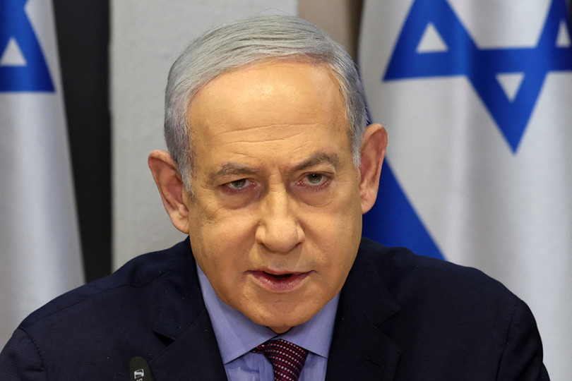 Thủ tướng Israel Benjamin Netanyahu tại cuộc họp nội các ở Tel Aviv ngày 31/12/2023. Ảnh: AFP AFP-20231231-349A6Y9-v2-HighRe-3013-7981-1709825919.jpg