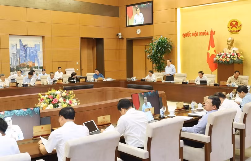 Ủy viên Bộ Chính trị, Phó Chủ tịch Thường trực Quốc hội Trần Thanh Mẫn điều hành hoạt động của Ủy ban Thường vụ Quốc hội và Quốc hội phát biểu tại Phiên họp thứ 33. (Ảnh: Nhan Sáng/ TTXVN)