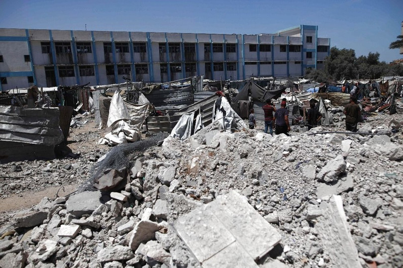 Tòa chung cư bị phá hủy sau vụ oanh tạc của Israel xuống thành phố Deir al-Balah ở miền Trung Dải Gaza ngày 7/6. (Ảnh: THX/TTXVN) Tòa chung cư bị phá hủy sau vụ oanh tạc của Israel xuống thành phố Deir al-Balah ở miền Trung Dải Gaza ngày 7/6. (Ảnh: THX/TTXVN)
