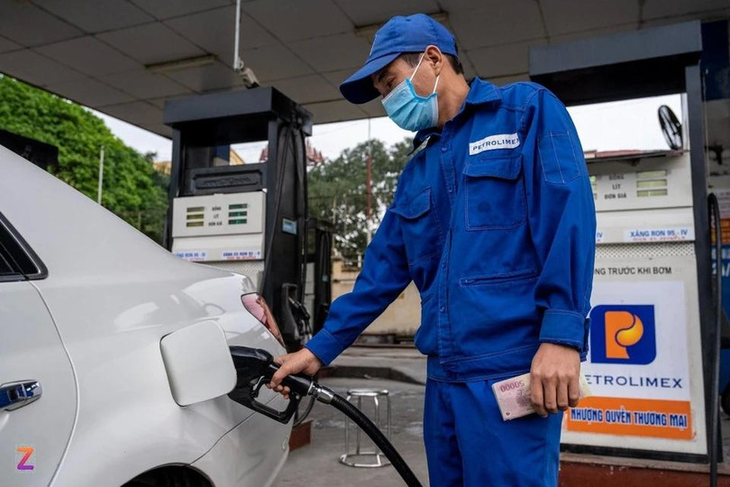 Giá xăng tăng lần thứ 3 liên tiếp. Ảnh: Việt Linh.