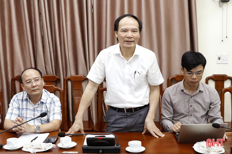 Ông Nguyễn Văn Việt - Giám đốc Sở NN&PTNT, Chánh Văn phòng Điều phối NTM tỉnh Hà Tĩnh chia sẻ, trao đổi kinh nghiệm xây dựng nông thôn mới với đoàn công tác tỉnh Điện Biên. A_9279.jpeg