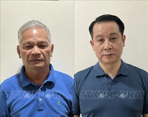 Ông Lê Viết Chữ (trái), nguyên Bí thư Tỉnh ủy Quảng Ngãi và ông Phạm Hoàng Anh, Phó Bí thư Thường trực Tỉnh ủy Vĩnh Phúc. Ảnh: TTXVN phát