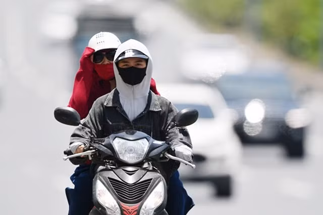 Nắng nóng gay gắt, nhiều nơi ghi nhận nhiệt độ cao kỷ lục.