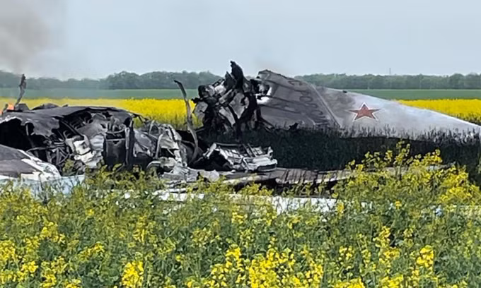 Hiện trường vụ rơi oanh tạc cơ Tu-22M3 tại quận Krasnogvardeisky, vùng Stavropol, Nga ngày 19/4. Ảnh: Telegram/Vladimir Vladimirov