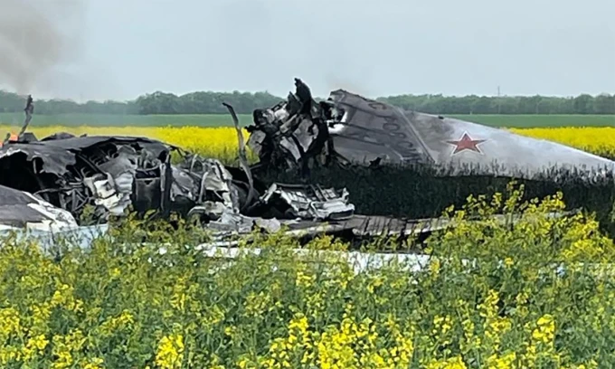 Hiện trường vụ rơi oanh tạc cơ Tu-22M3 tại quận Krasnogvardeisky, vùng Stavropol, Nga ngày 19/4. Ảnh: Telegram/Vladimir Vladimirov