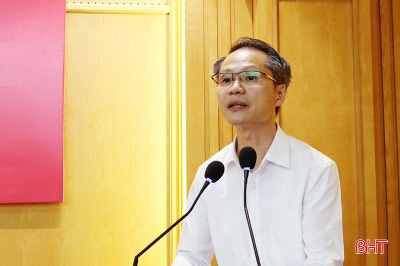 Phó Trưởng ban Tuyên giáo Tỉnh ủy Lê Văn Khánh báo cáo với đoàn công tác kết quả 10 năm thực hiện Kết luận 88-KL/TW của Bộ Chính trị. 555.jpg