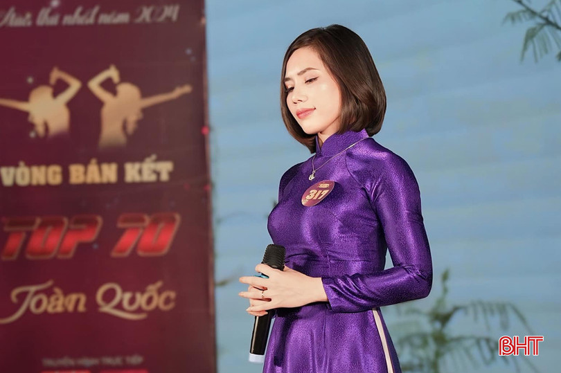 Chị Huệ gây ấn tượng bởi giọng ca ngọt ngào, sâu lắng cùng lối trình diễn tự nhiên, chân thật. (Ảnh: NVCC) z5526546015996_49c32031a15bd7a395789fb67a157924.jpg